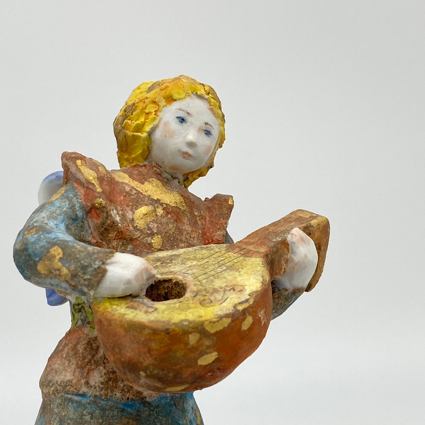 Angel playing the lute