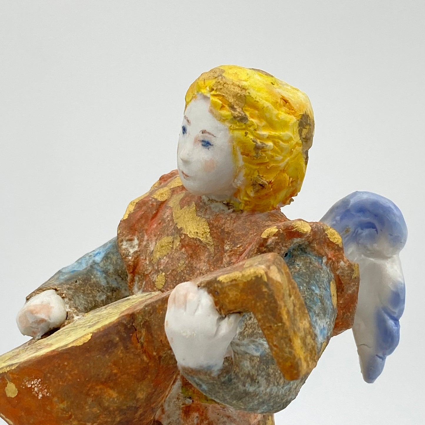 Angel playing the lute