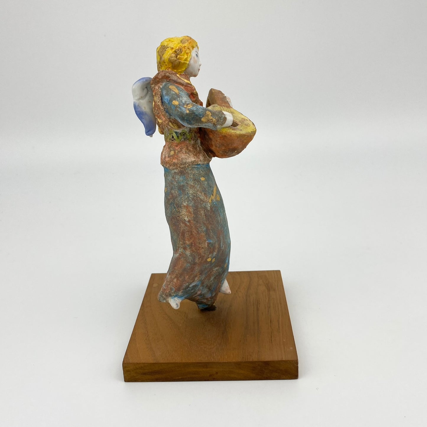 Angel playing the lute