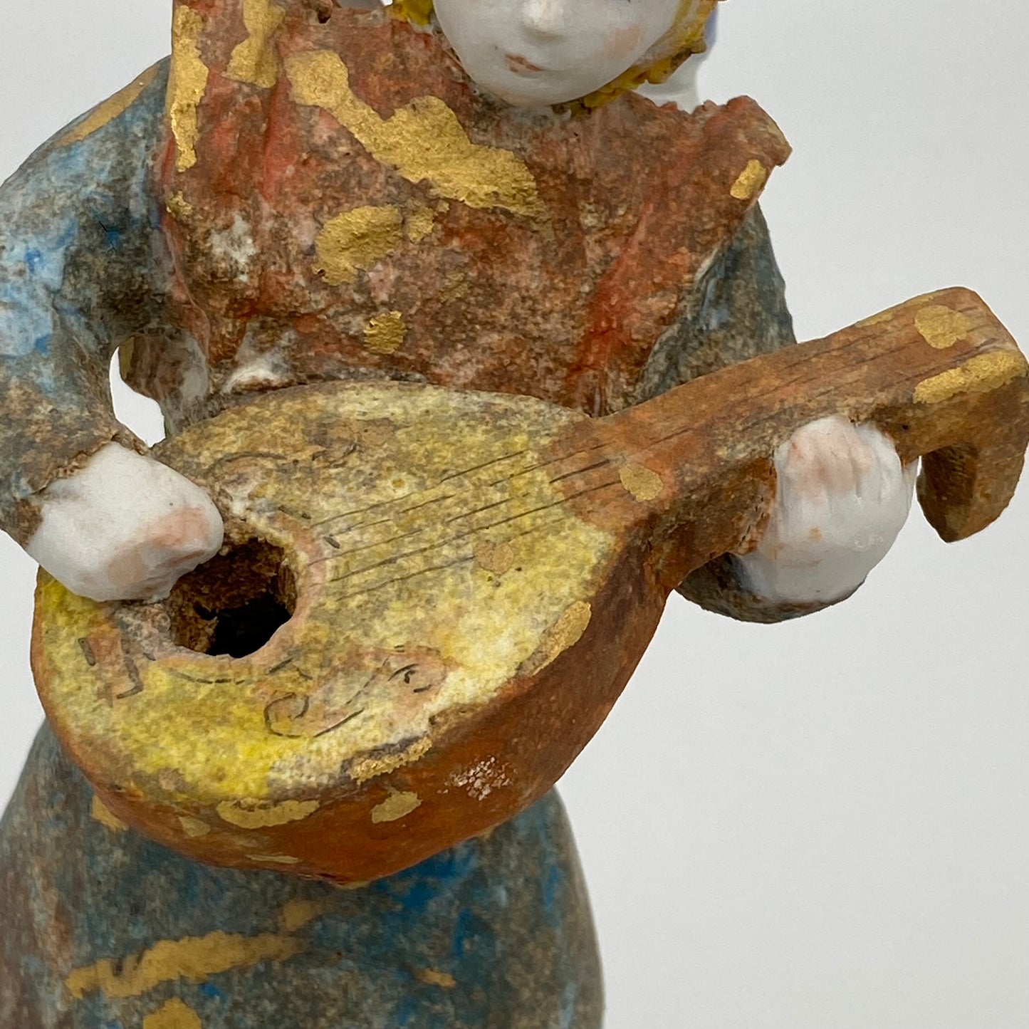 Angel playing the lute